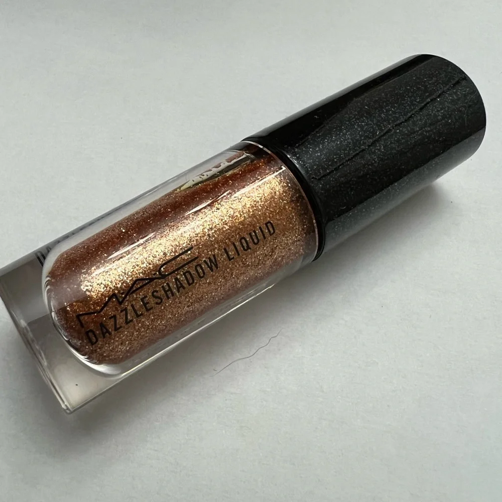 Mac Cosmetics DazzleShadow Liquid